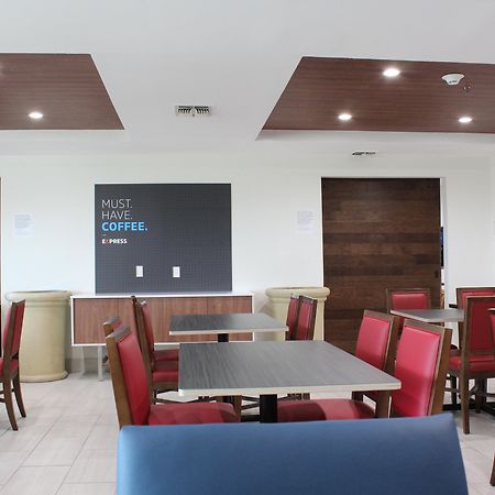 Holiday Inn Express & Suites San Antonio West Sea World Area By Ihg Exterior photo