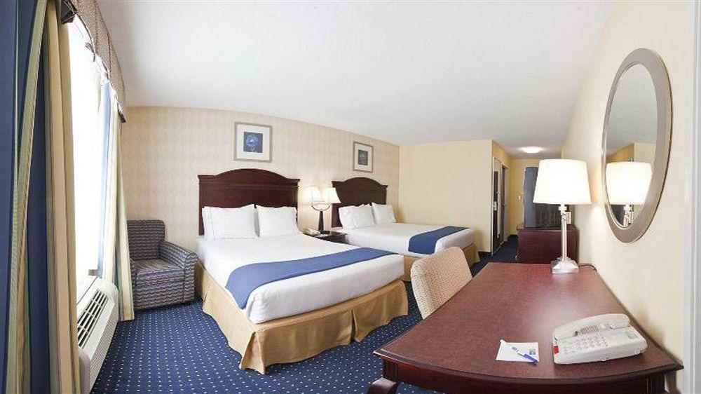 Holiday Inn Express & Suites San Antonio West Sea World Area By Ihg Exterior photo