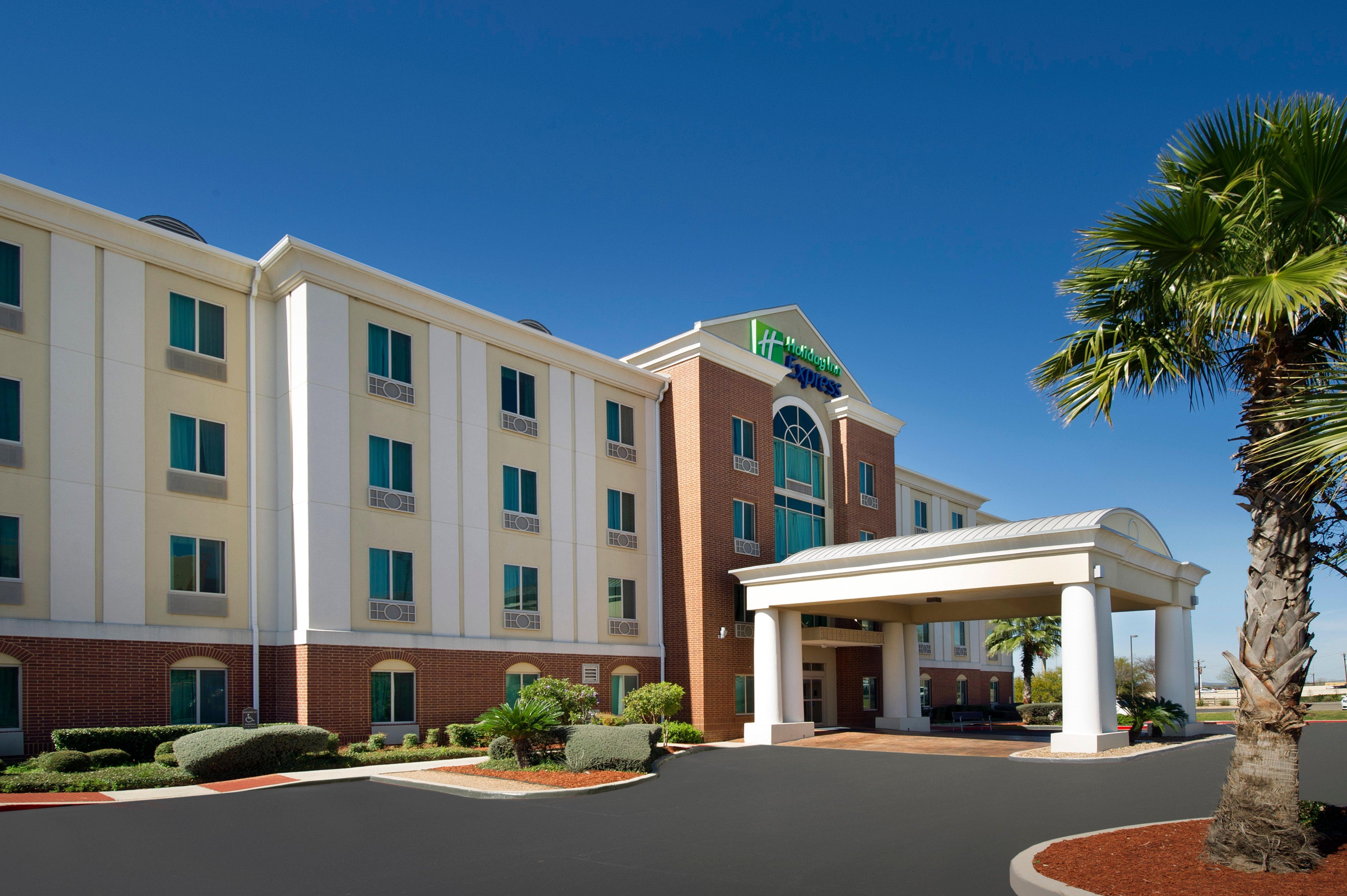 Holiday Inn Express & Suites San Antonio West Sea World Area By Ihg Exterior photo