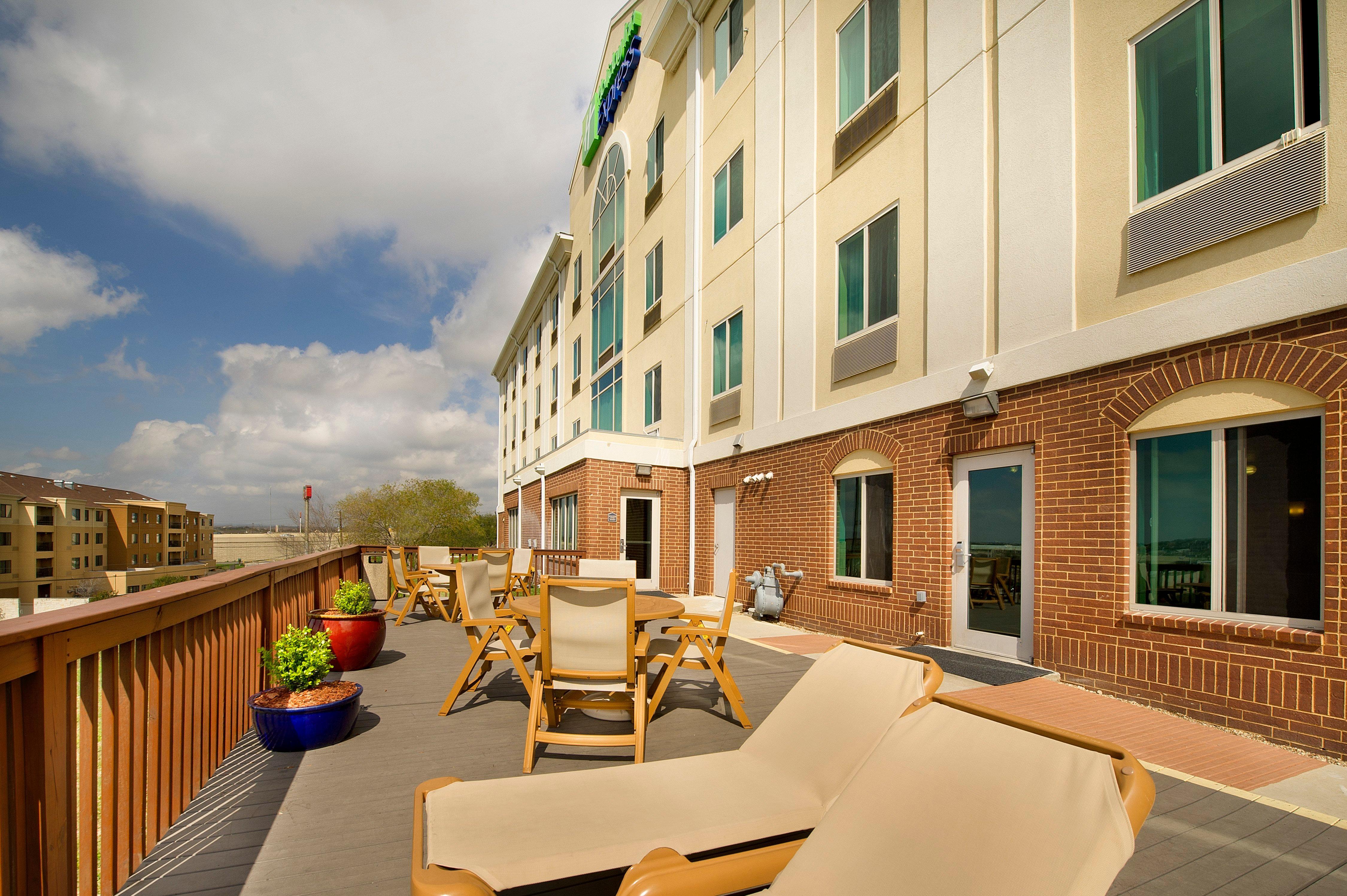 Holiday Inn Express & Suites San Antonio West Sea World Area By Ihg Exterior photo