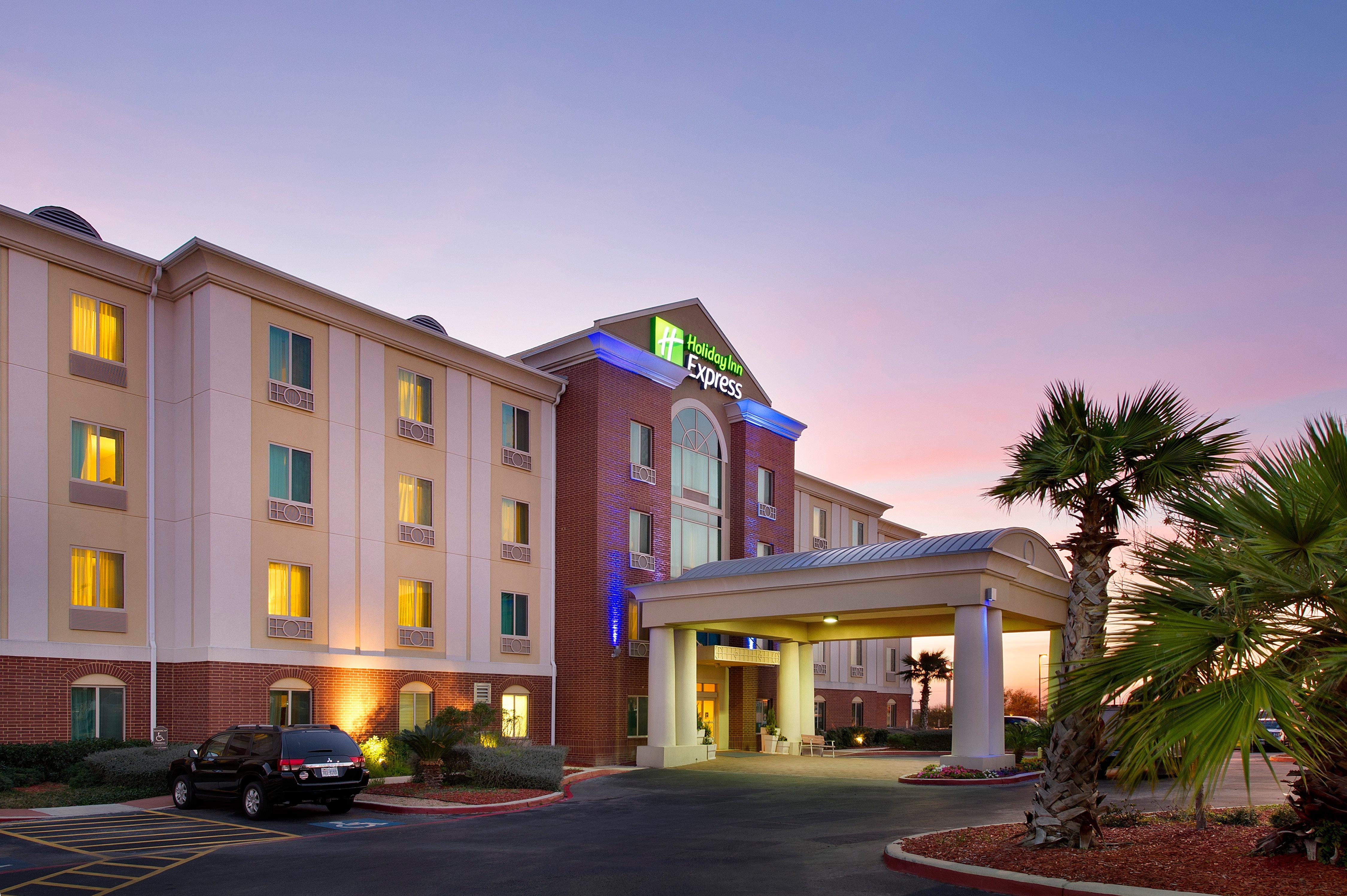 Holiday Inn Express & Suites San Antonio West Sea World Area By Ihg Exterior photo