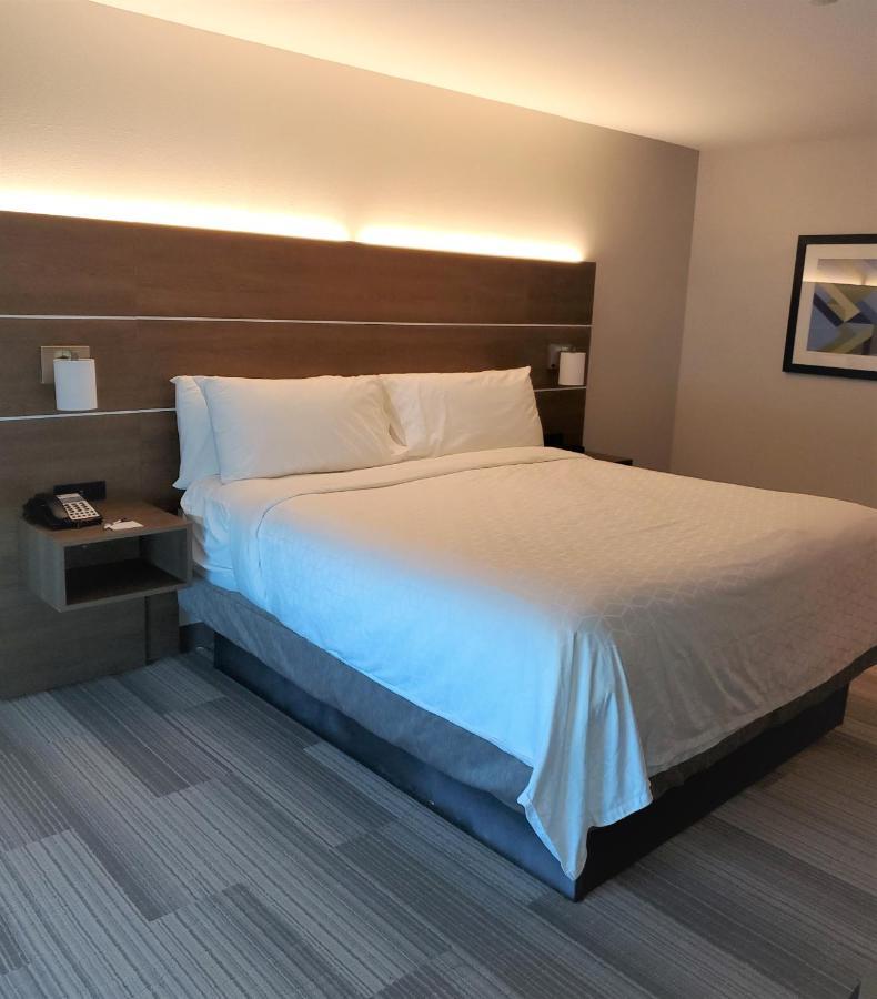 Holiday Inn Express & Suites San Antonio West Sea World Area By Ihg Exterior photo