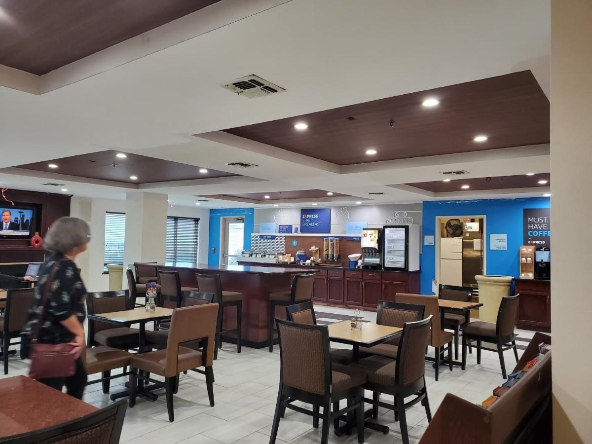 Holiday Inn Express & Suites San Antonio West Sea World Area By Ihg Exterior photo