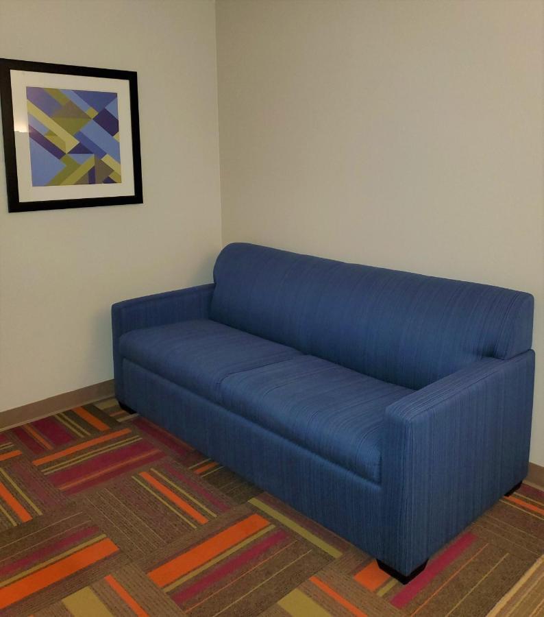 Holiday Inn Express & Suites San Antonio West Sea World Area By Ihg Exterior photo