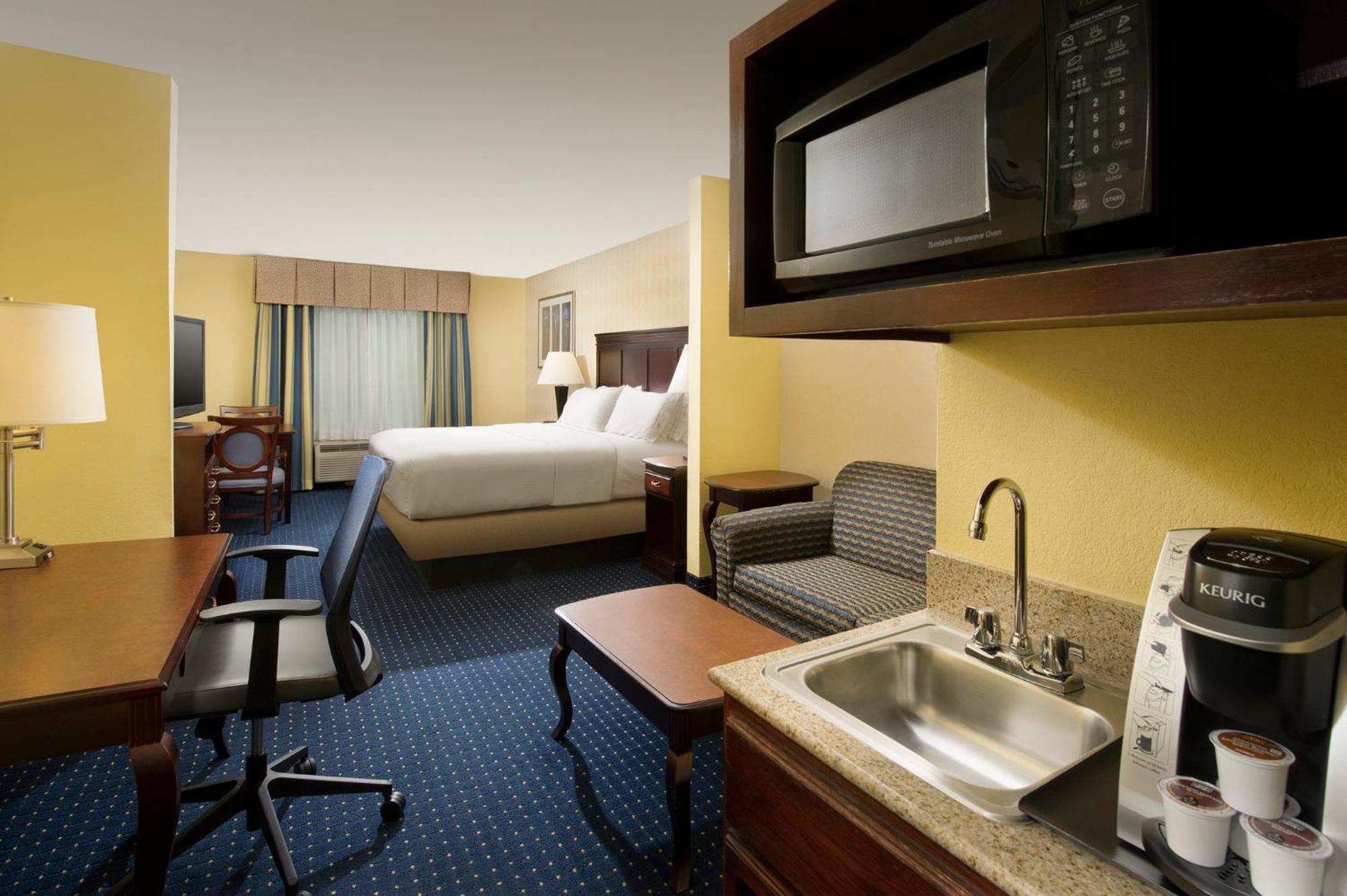 Holiday Inn Express & Suites San Antonio West Sea World Area By Ihg Exterior photo