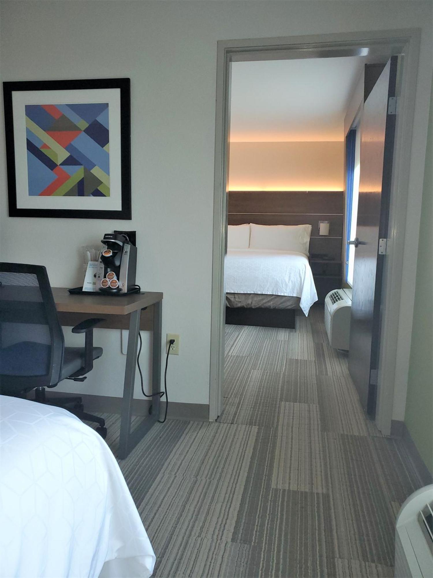 Holiday Inn Express & Suites San Antonio West Sea World Area By Ihg Exterior photo