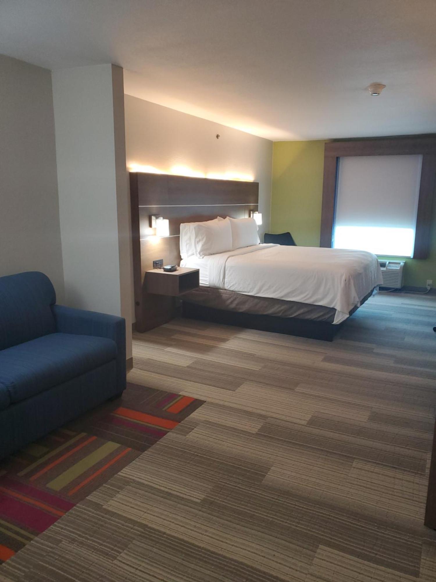 Holiday Inn Express & Suites San Antonio West Sea World Area By Ihg Exterior photo