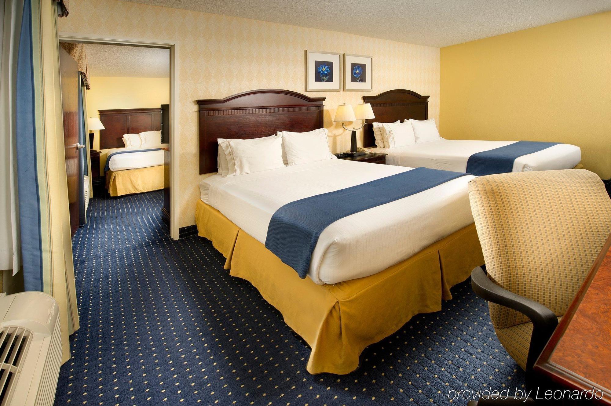 Holiday Inn Express & Suites San Antonio West Sea World Area By Ihg Exterior photo