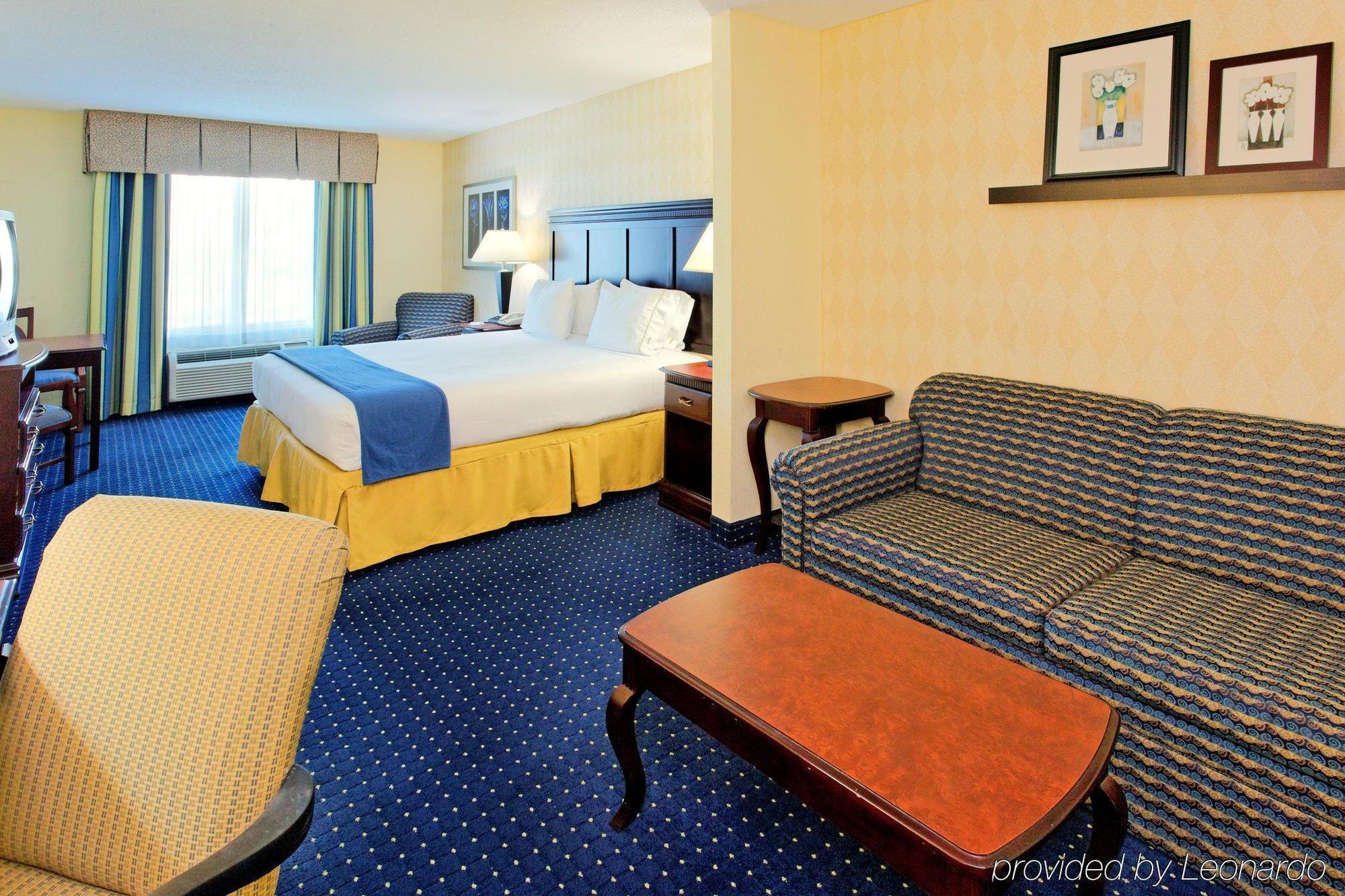 Holiday Inn Express & Suites San Antonio West Sea World Area By Ihg Exterior photo