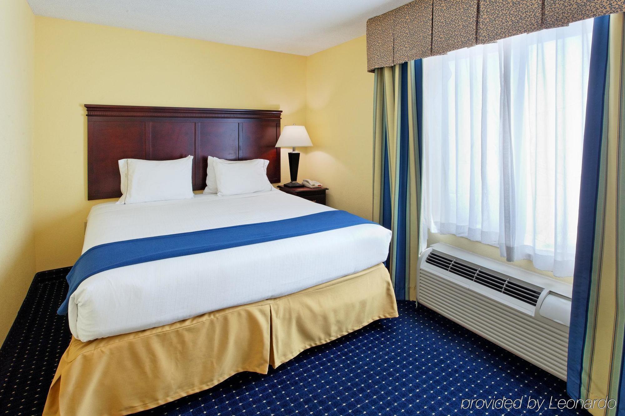 Holiday Inn Express & Suites San Antonio West Sea World Area By Ihg Exterior photo