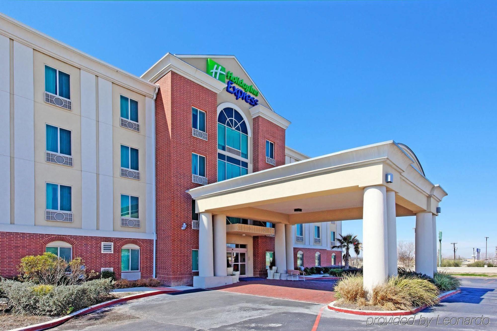 Holiday Inn Express & Suites San Antonio West Sea World Area By Ihg Exterior photo