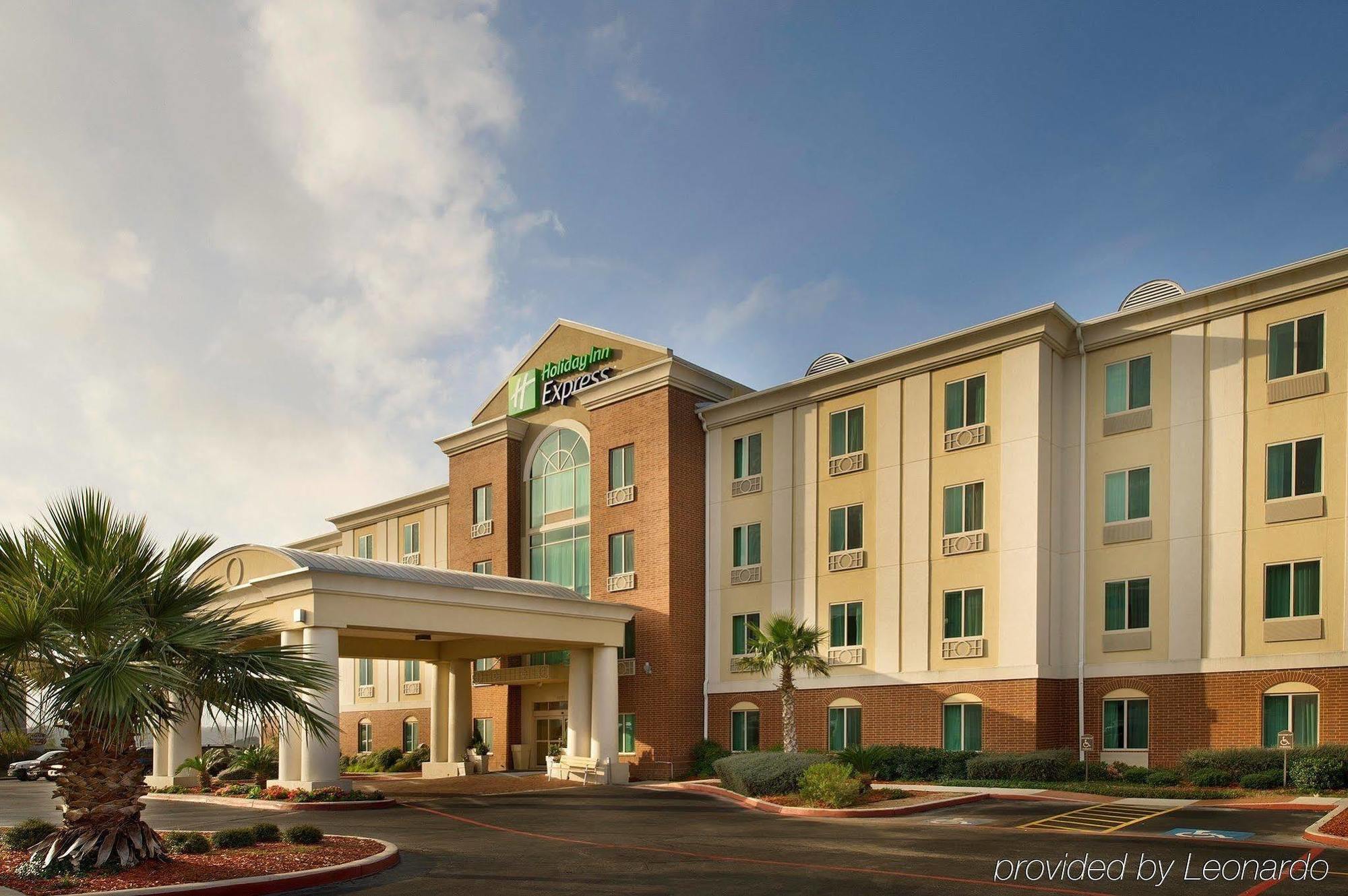 Holiday Inn Express & Suites San Antonio West Sea World Area By Ihg Exterior photo