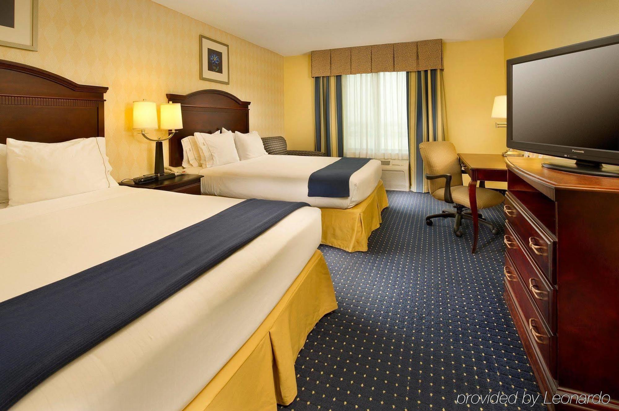 Holiday Inn Express & Suites San Antonio West Sea World Area By Ihg Exterior photo