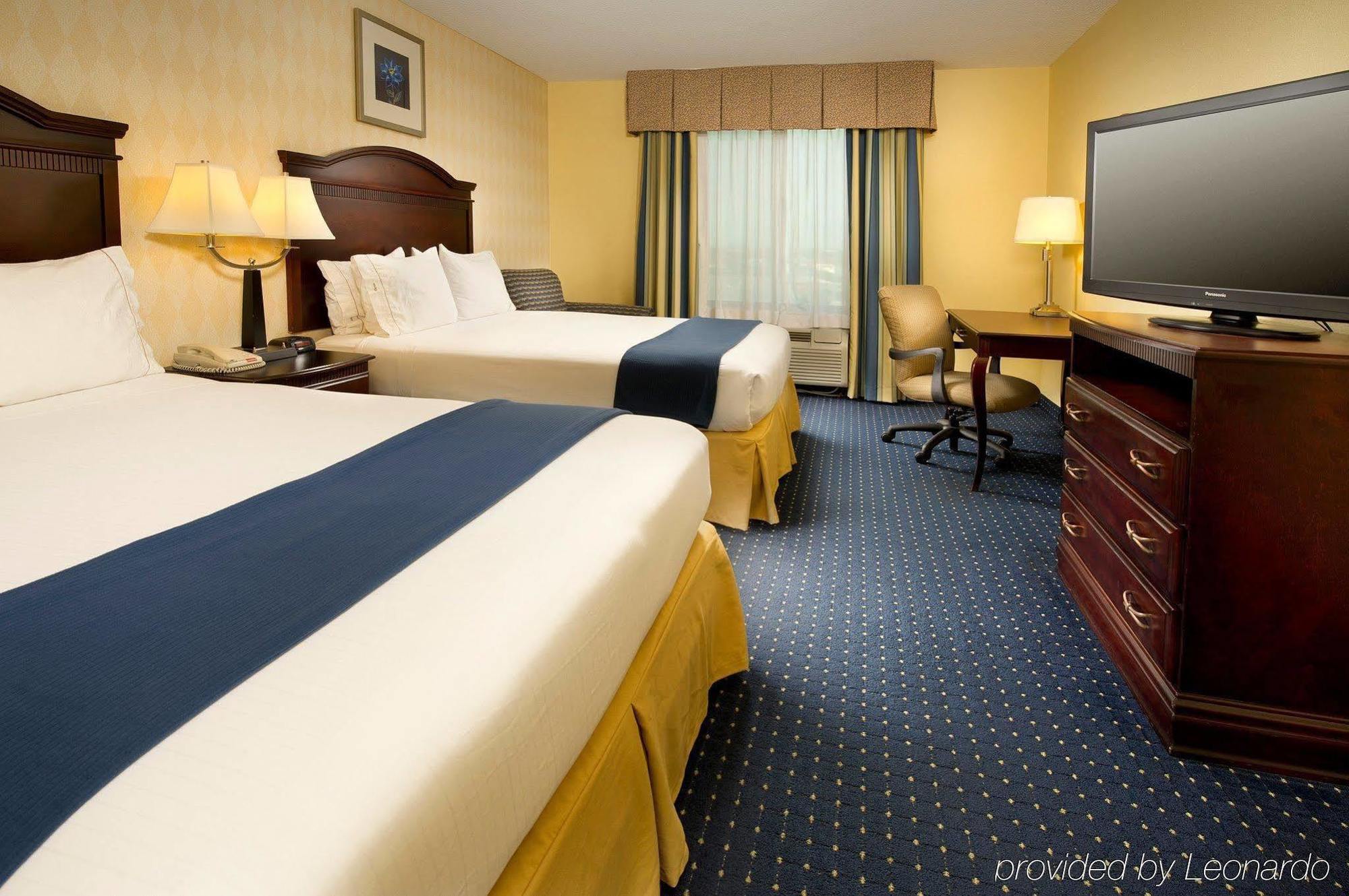 Holiday Inn Express & Suites San Antonio West Sea World Area By Ihg Exterior photo
