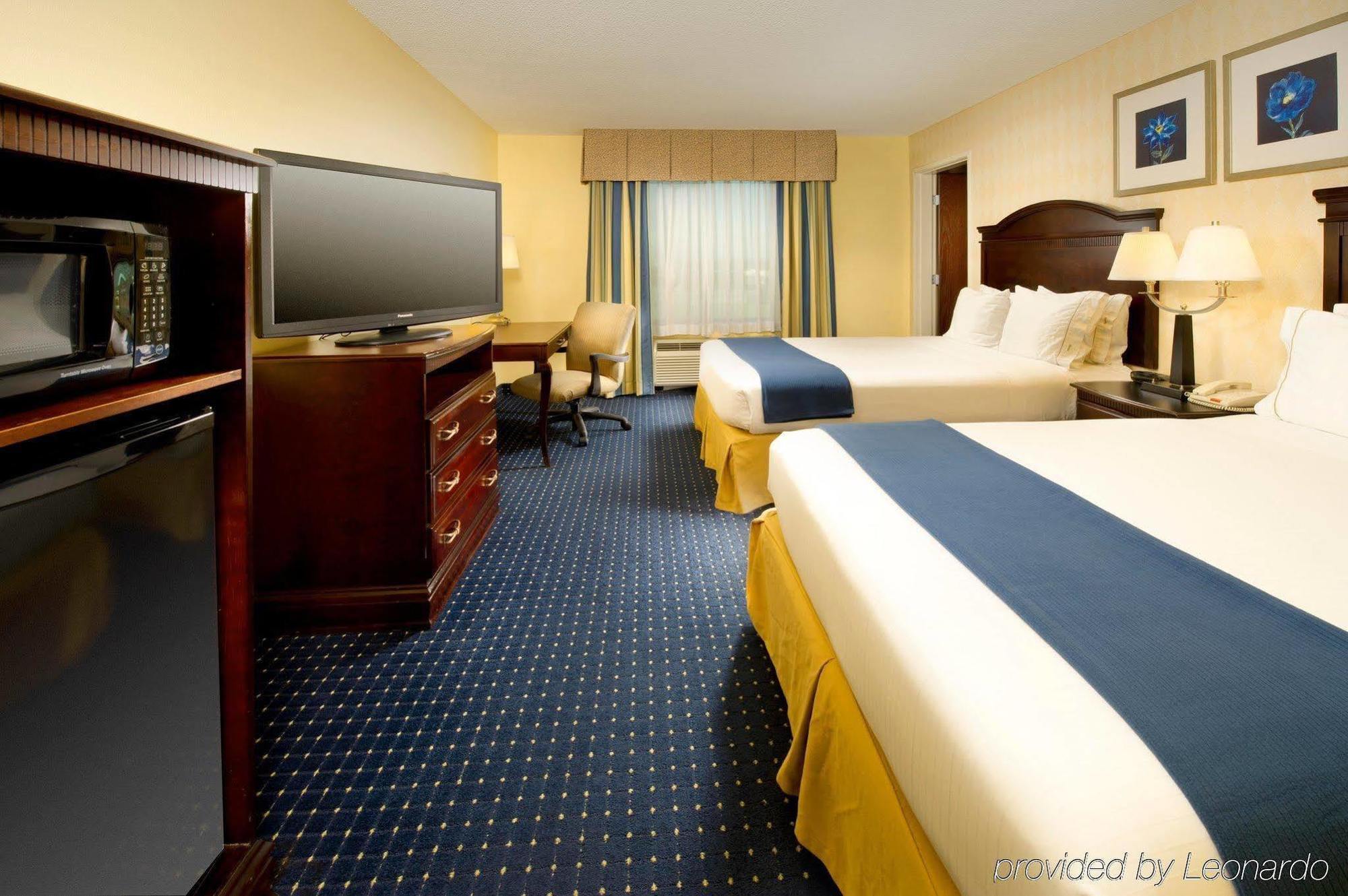 Holiday Inn Express & Suites San Antonio West Sea World Area By Ihg Exterior photo